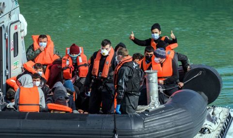 Повече от 1100 нелегални мигранти са прекосили Ламанша за една нощ - 1