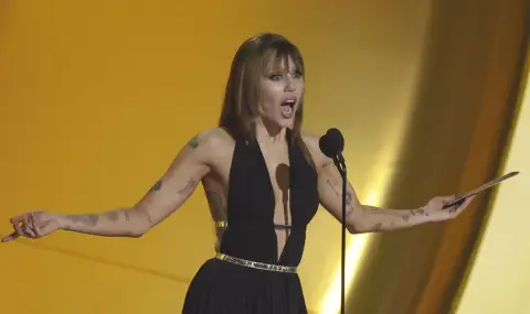 Майли Сайръс позира само по боя (СНИМКИ) - 1