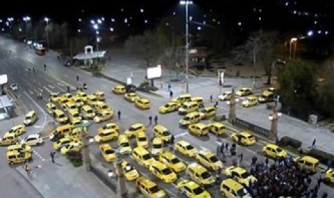 Таксиметровите шофьори: Протестът в четвъртък бе спонтанен - 1