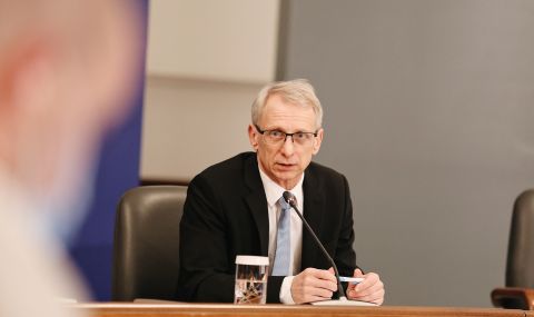 МОН: Помогнете на учителите, вместо да ги обвинявате за агресията  - 1