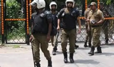 Police in Pakistan mistakenly shoot 9-year-old Australian girl VIDEO  - 1