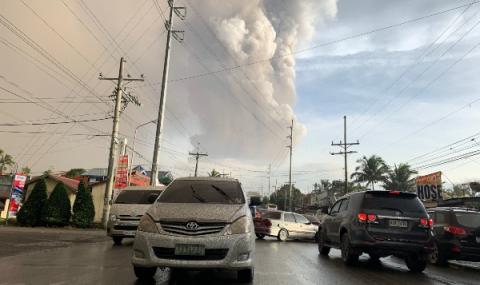 Вулкан изригна във Филипините - 1