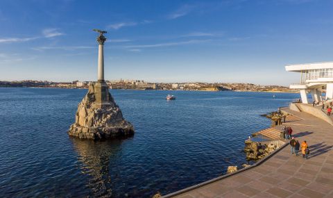 Русия призна за повреден кораб в Севастопол - 1