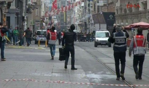 Кървав самоубийствен атентат е извършен в центъра на Истанбул (Видео) - 1