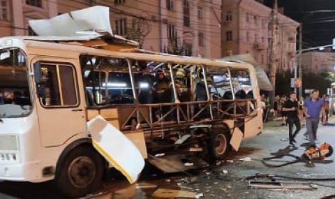 Избухна автобус на градския транспорт в Русия (ВИДЕО) - 1