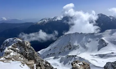 Телата на четирима алпинисти, затрупани от лавина, бяха открити в Гърция - 1