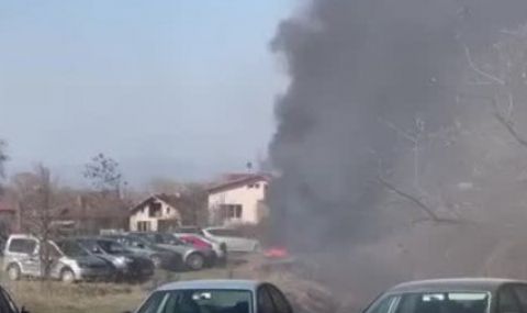 Леки коли изпепелени след пожар на паркинг в Панчарево (СНИМКИ) - 1