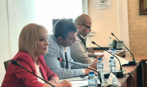 Манолова: Няма ги 32 млн. лв. в кеш от „златната локва“ на ГКПП „Капитан Андреево“ - 1