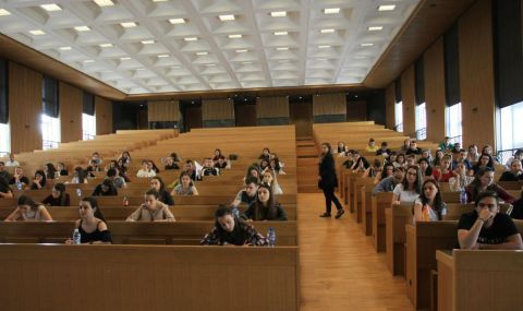 Едва 7% от българските студенти работят, а в Нидерландия те са 73% - 1