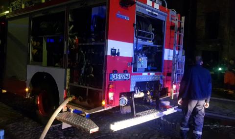 Мъж е пострадал при пожар в гараж в София - 1