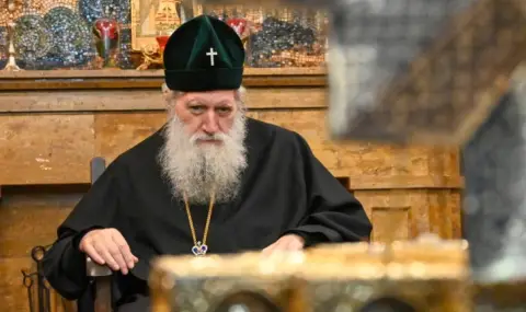 Отслужиха молебен за здравето на патриарх Неофит - 1