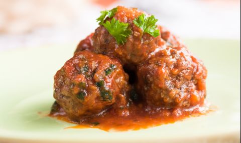 Рецепта за вечеря: Сочни кюфтета в пикантен сос - 1