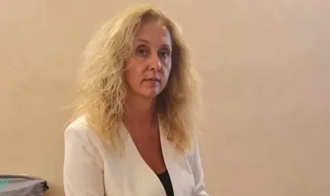 Who, why and how does not allow Dr. Elena Georgieva even in the women's toilet of "Mother's Home"?  - 1