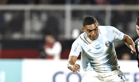 Куриозно в Копа Судамерикана: Карлос Винисиус изпусна три поредни дузпи (ВИДЕО) - 1