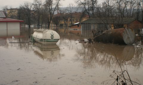 Съдът не даде ход на делото за наводнението в село Бисер - 1
