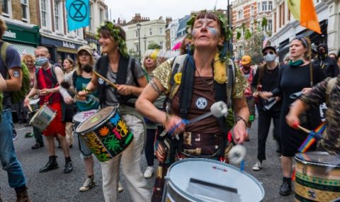 Протести на природозащитници и антиваксъри в Лондон - 1