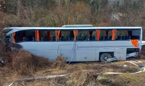 Автобус с туристи катастрофира на пътя Русе-Бяла, има пострадали - 1