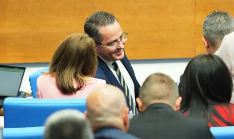 Дежа вю: И при третия вот на недоверие правителството на Росен Желязков оцеля - 1