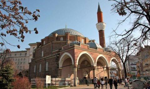 От ВМРО сигнализираха за силен шум от джамията в София - 1
