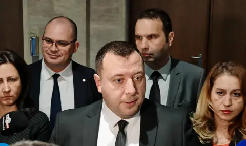 "Възраждане" напуска парламента заради отказ да се гласува референдумът за еврото - 1