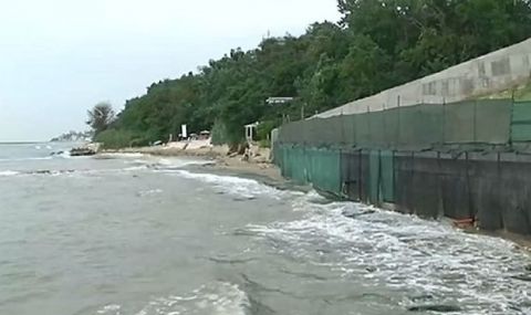Изчезна плажната ивица пред Дома на журналистите във Варна - 1