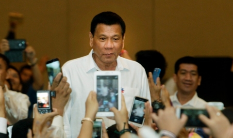 Филипинският президент призна, че е убил трима души - 1