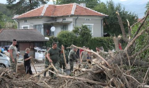 Психологът д-р Славомир Славов:Пострадалите от наводненията в Карловско са в състояние на психологическа криза - 1