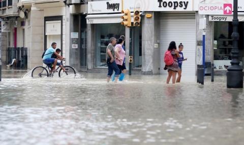 Шестима загинали при наводнения в Испания - 1