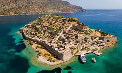 Остров в Гърция е дом на колония прокажени, в който огледалата са забранени - 1