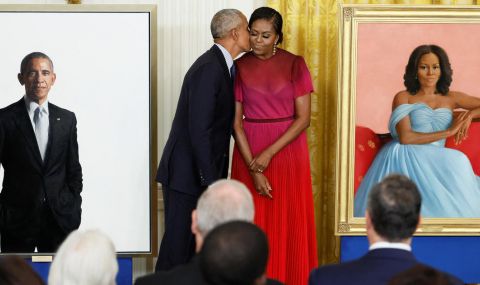 Барак Обама и съпругата му Мишел се хвалят с портретите си - 1