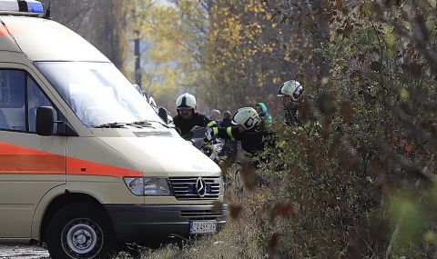 Жена загина при катастрофа между автобус и лек автомобил в Ямболско - 1