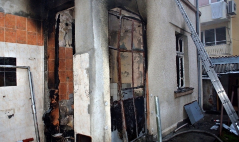 Възрастен мъж загина при пожар в дома си - 1
