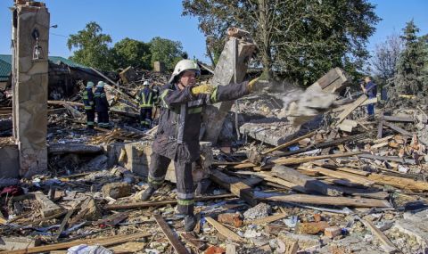 "Амнести интернешънъл" обвини Русия във военни престъпления в Харков - 1