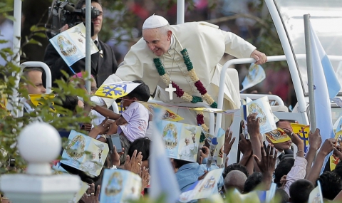 Папата призова католиците да не се множат като зайци - 1