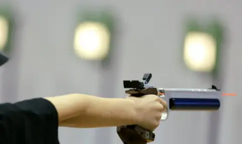 България с европейска титла в отборната надпревара на 10 м пистолет - 1