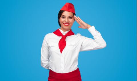 Защо стюардесите държат ръцете си зад гърба при кацане - 1