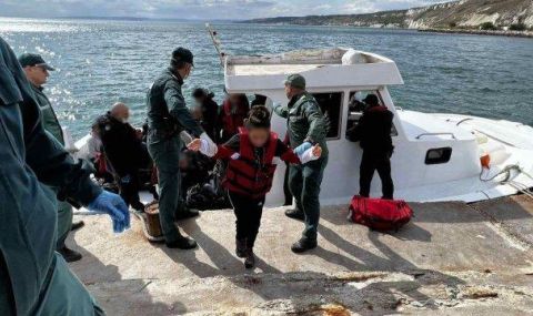 Драма в Черно море, спасиха мигранти на косъм  - 1