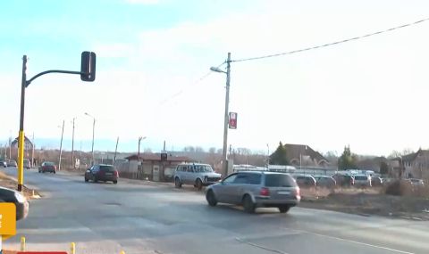 Нов светофар на "Самоковско шосе" предизвика протести на живеещи в района - 1