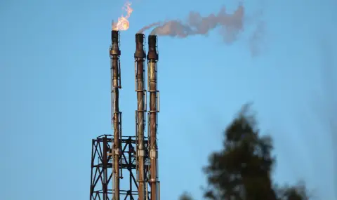 Дрон удари рафинерия в Саудитска Арабия, Aramco спира временно производството - 1