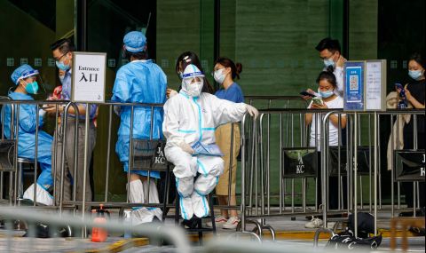 Огнище на COVID-19 е фиксирано в най-големия в света завод за айфони в Китай - 1