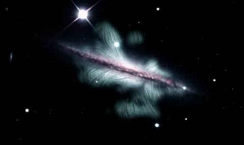 Астрономи показаха футуристичното магнитно поле на галактиката NGC 4217  - 1