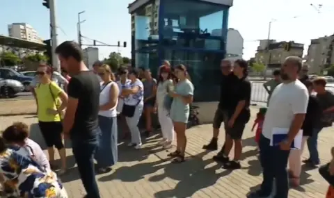 Жители на столичния район „Връбница“ излязоха на протест срещу депо за „летяща пепел“ - 1