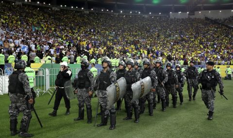 Сблъсъци по трибуните забави с половин час Бразилия – Аржентина на "Маракана" (ВИДЕО) - 1