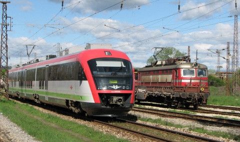 БДЖ осигурява допълнителни вагони за 90 влака през празничните дни - 1