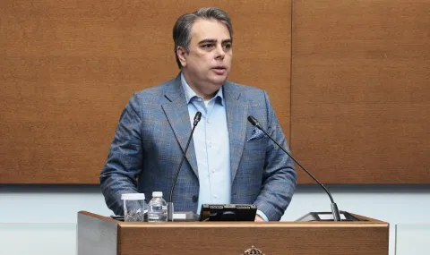 Искри в парламента: Румен Радев и Асен Василев в остър сблъсък по темата "бюджет" - 1