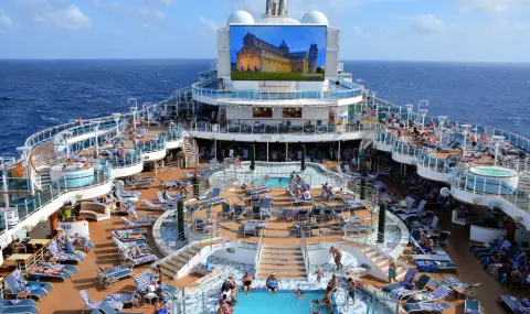 Мъж разказа какво е преживяването на нудистки круиз с 2000 души - 1