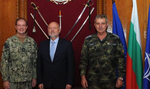 Тодор Тагарев проведе среща с ключов за Черно море командир от НАТО - 1