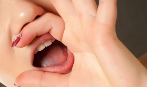 7 техники за орален секс при чувствително гърло или малка уста - 1