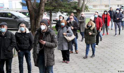 „Зелени коридори“ за ваксинация в осем поликлиники в София - 1