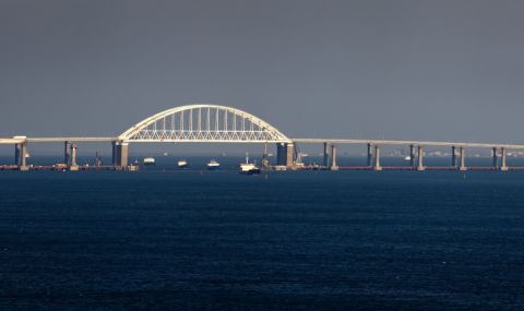 В САЩ: Украйна трябва да удари Кримския мост с американско оръжие - 1